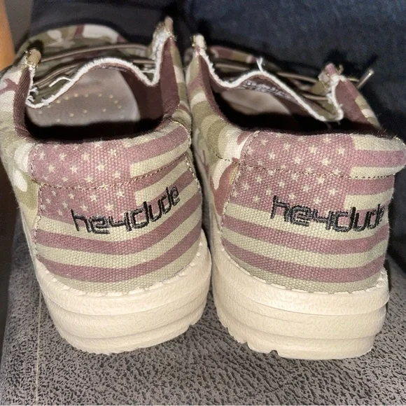 Hey Dude size 5y 6w Tan Camo Slip-Ons - Picture 2 of 4